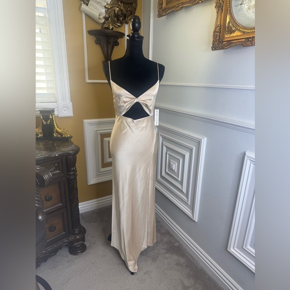 Alice + Olivia
Harmony Asymmetrical Midi Dress Elegant Cream Satin Cutout - Picture 8 of 17